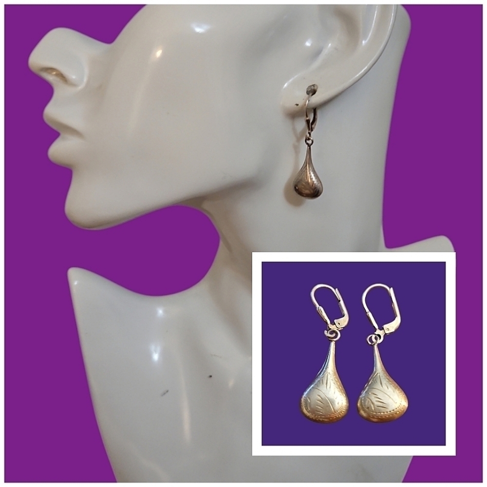 Vintage Sterling Silver 925 Engraved Puffy Teardrop Leverback Earrings